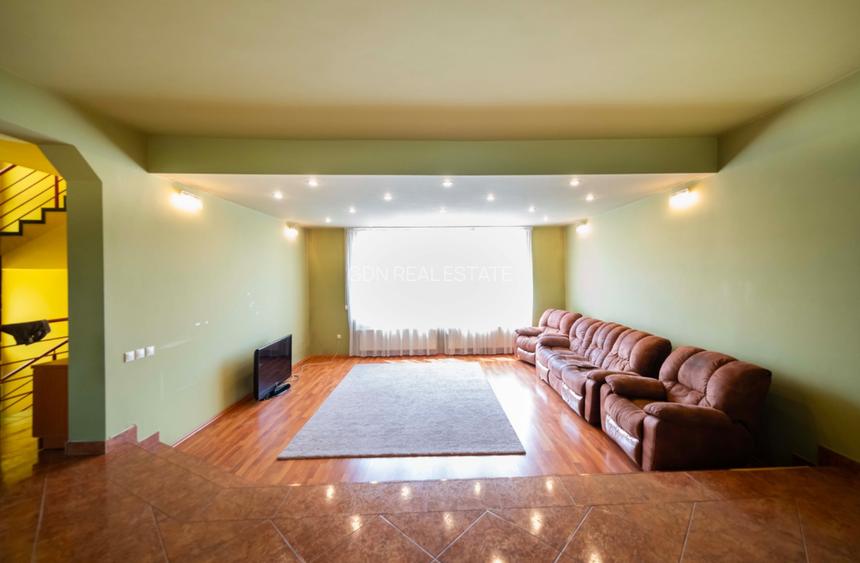 Vilă in Andrei Mureșanu,  6 camere, teren 600 mp - 8