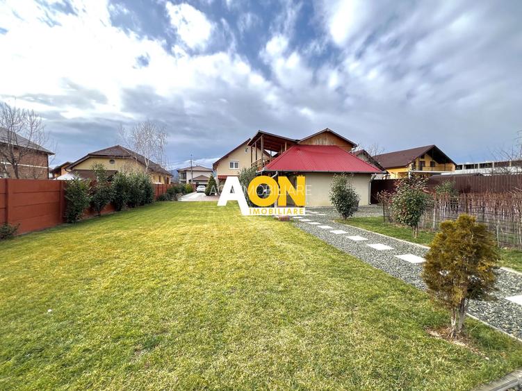 Casa de vanzare - 5 Camere, 2 Bai,  Garaj, 941 mp Teren - 2