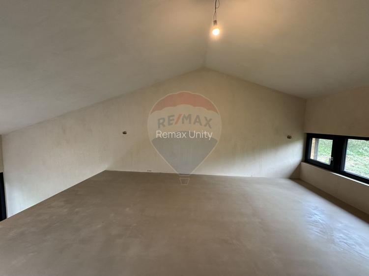 Doua case la munte, cu vedere superba, localizate in Poiana Marului - 8