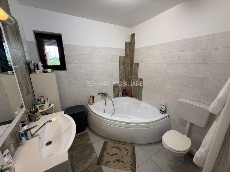 Casă înșiruită complet mobilată + curte+ 2 parcari în complex inchis! - 10
