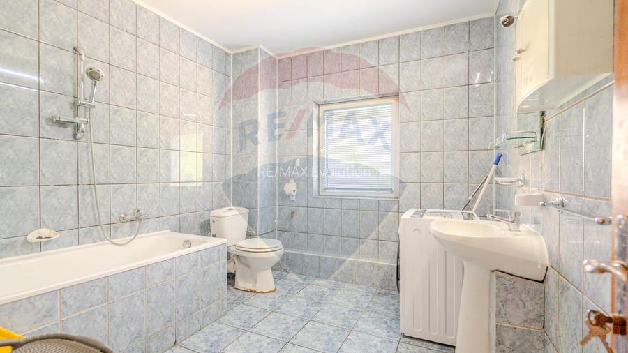 Vila rezidential/  gradina de vis/sera/ panouri/ Sanpetru! - 28