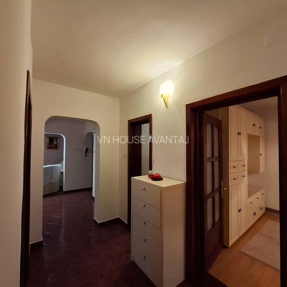 Apartament 4 camere de vânzare   Ultracentral etaj 1 - 4