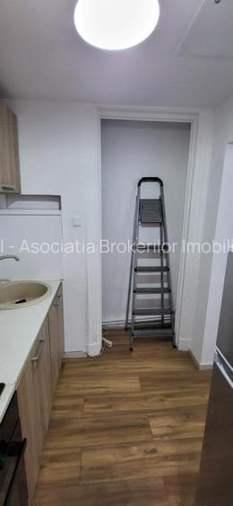 Universitate--6  min. metrou- 3 camere- centrala proprie - 17