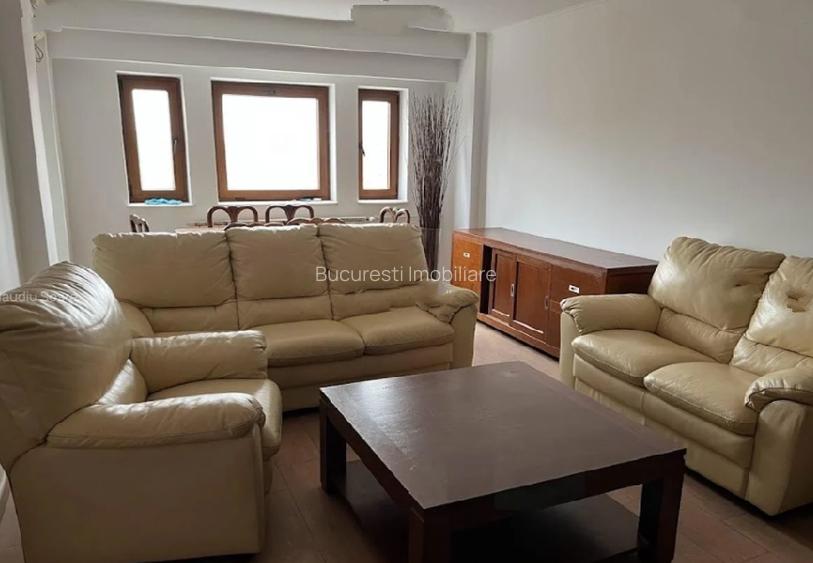 Piata Constituiei Metrou Unirii,Etajul 4/8 BLOC  2000,3 balcoane,Decomandat! - 2