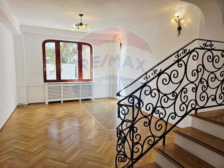 Vilă reprezentativa pentru activitati comerciale | 8 camere | D+P+1+M - 5