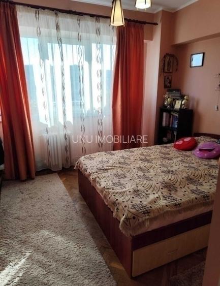 Alexandru - Piata Voievozilor - 3 camere decomandat - etaj intermediar - 2