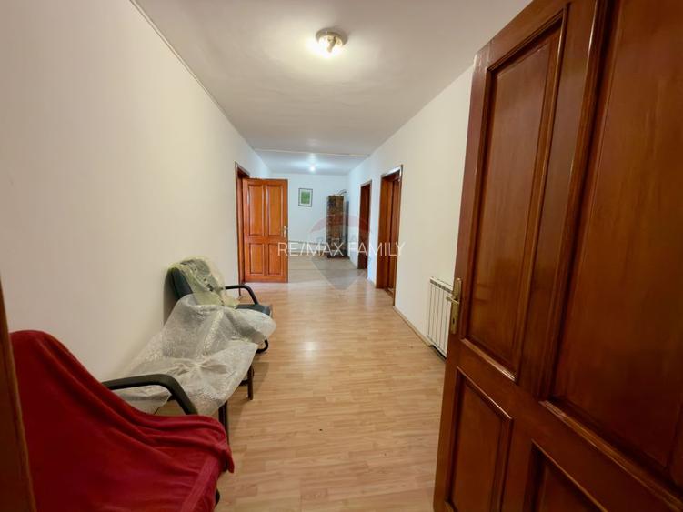 Casă / Vilă 8 camare cartier Beverly Hills Sanmartin - 14