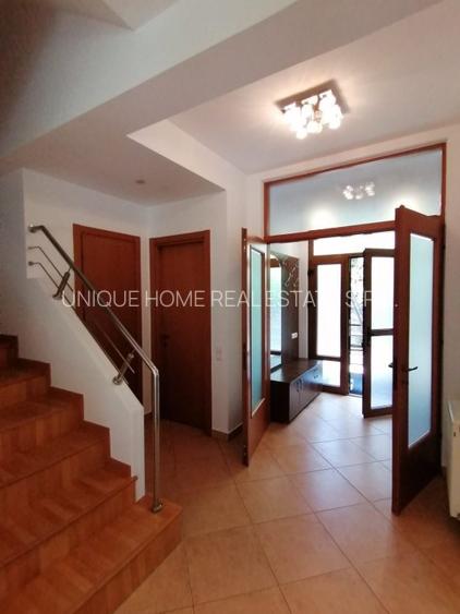 Pipera: Vila cu 6 dormitoare, garaj si curte generoasa, aflata intr-o zona linis - 7