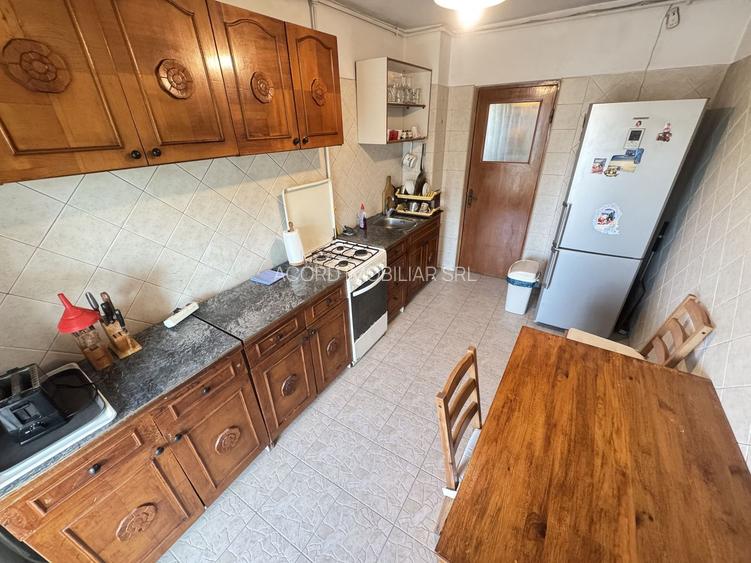 Apartament 3 camere zona Delfinariu cu Centrala - 9