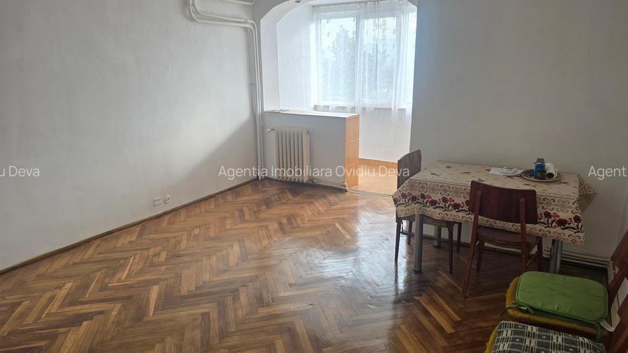 Vand garsoniera in Deva, zona I. Maniu, suprafata utila 30,50 mp, - 2