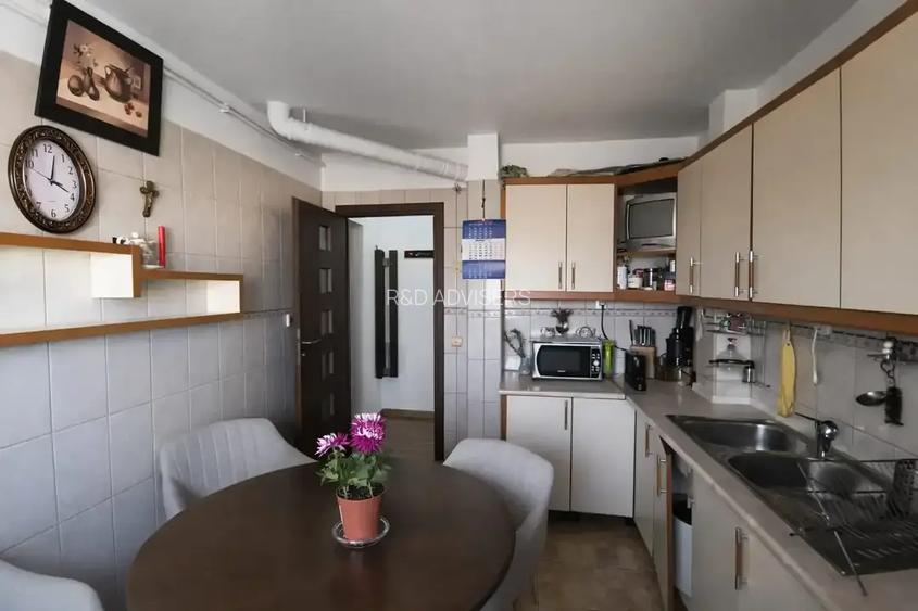 3 camere lângă metrou Păcii | 70 mp total | Boxă + parcare - 15
