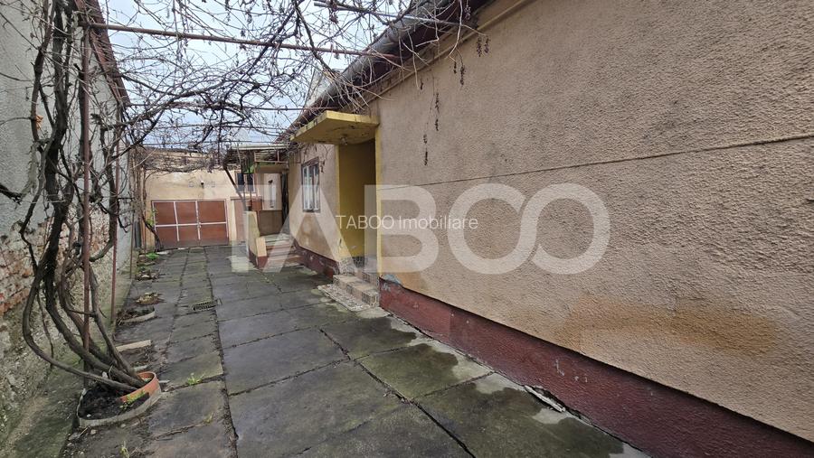Casa individuala de vanzare cu teren de 320 mp zona Lupeni Sibiu - 2