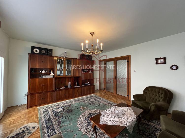 Vilă spațioasă 6 camere în centrul Lugoj – teren 471 mp, garaj - 17