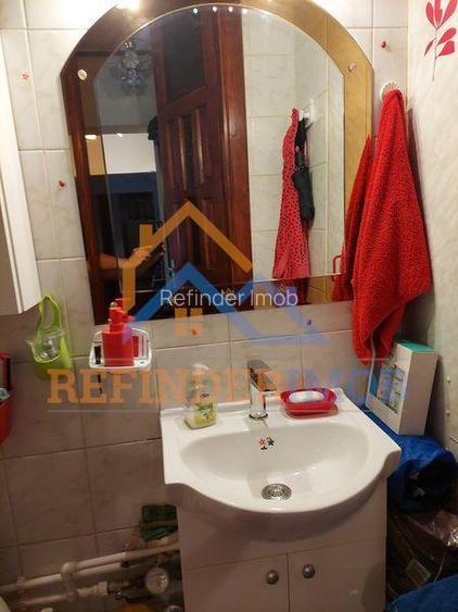 Apartament de vanzare cu 3 camere, 2 gr sanitare - zona 13 Septembrie - 8