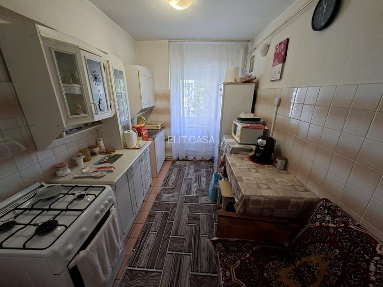 Apartament cu 3 camere, decomandat, etajul 3/8, zona Pacurari - 6