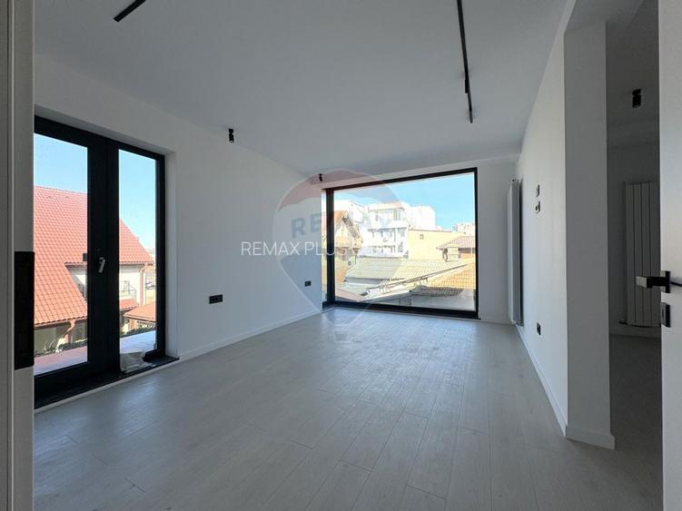 Casă / Vilă cu 8 camere de închiriat în zona Faleza Nord - 10