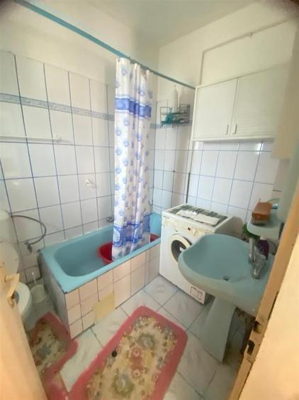 Apart la casa Bogdanestilor curte acces cu masina centrala proprie