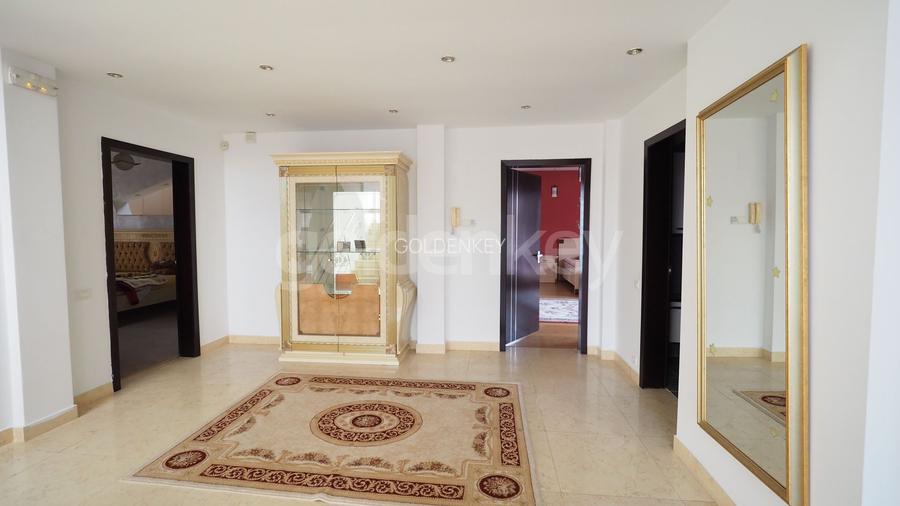 Vila spatioasa, partial mobilata cu acces facil - 21