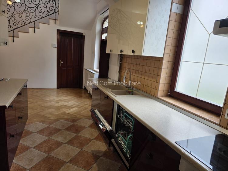 Vila de inchiriat - 22