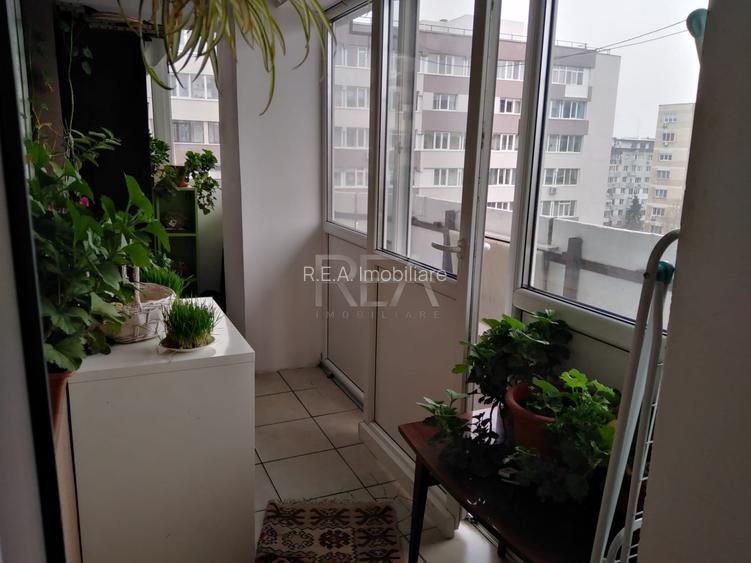 3 camere, et 8/10,  80mp, bloc din 1984/ Drumul Taberei - 11