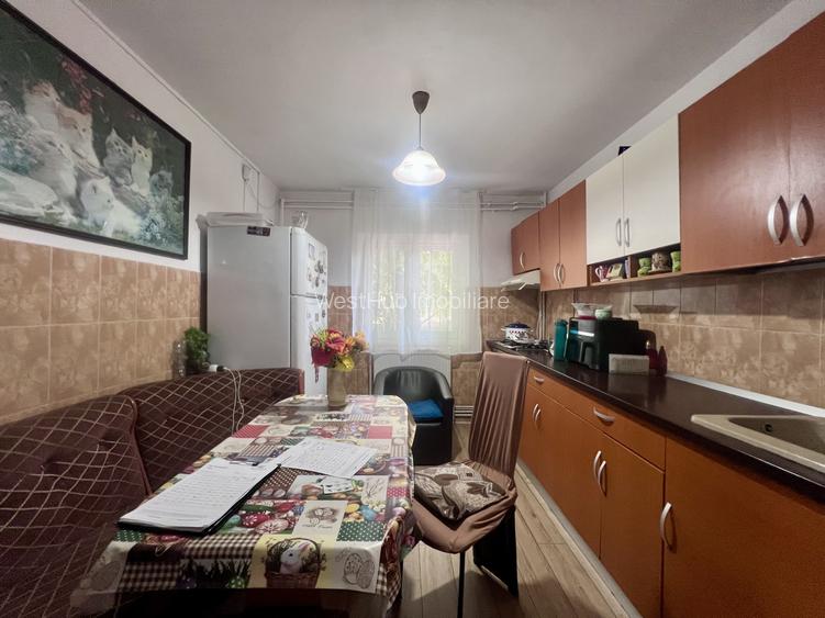 Apartament 3 camere, 69 mp utili, decomandat, parter - zona Soarelui - 10