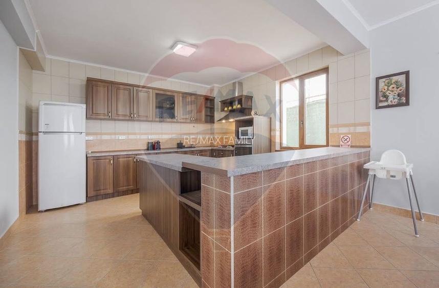 Casă / Vilă cu 16 camere de vânzare Sanmartin/Stefan cel Mare - 18