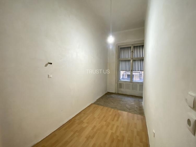 COMISION 0, PALATUL MIKSA STEINER, 3 Camere, 78 MP, Et 1, Piata Unirii - 6