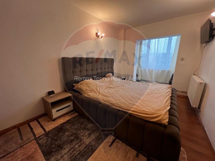 Apartament 4 camere decomandat cu loc de parcare etajul 3 - 8