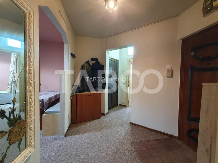 Apartament 2 camere decomandat 54 mp zona Bulevardu Unirii etaj 4 - 6