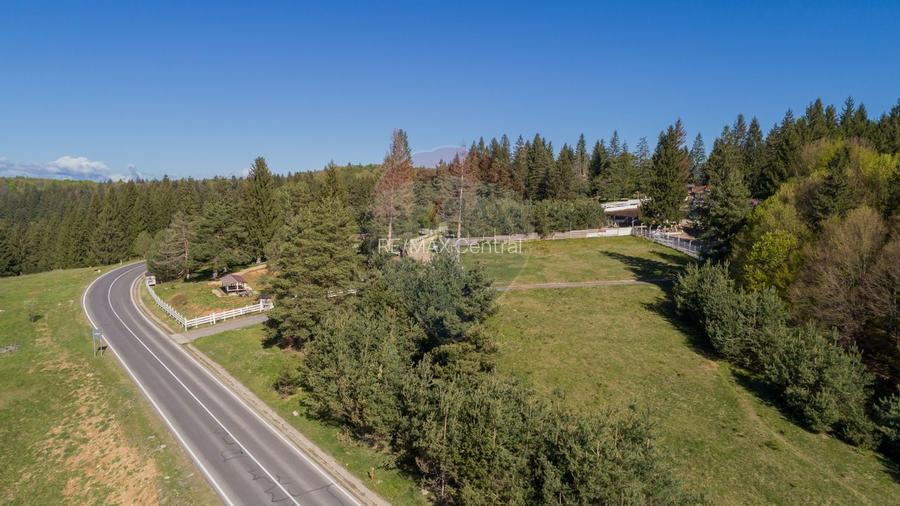 Poiana Brașov | teren cu panoramă largă către munți - 7