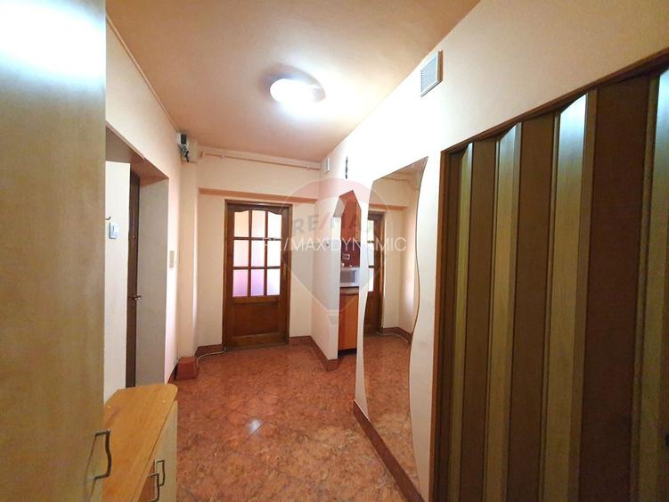 Inchiriez apartament 2 camere Vlaicu, decomandat, etaj 2, centrală gaz - 12