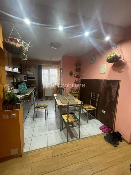 Apartament de vanzare 3 camere zona Intre Lacuri - 3
