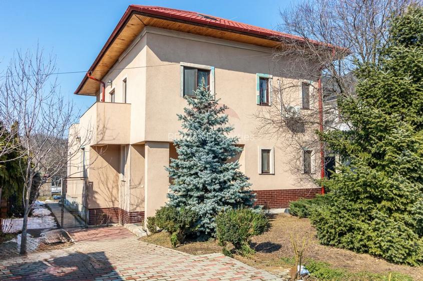 Casă / Vilă de vanzare la intrare in Mogosoaia, padure, teren 1097mp - 2