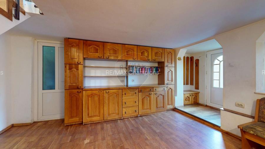 Casă individuală de vânzare | P+E+M | Central | Cristian - 14