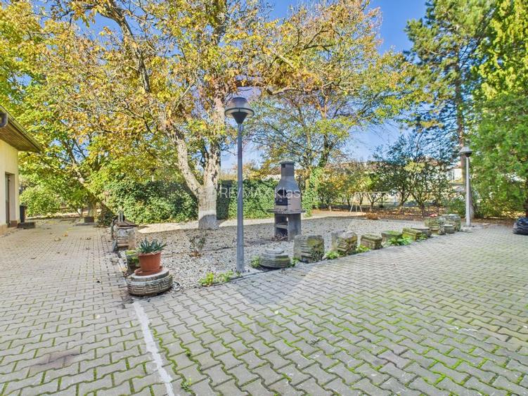 Vilă spectaculoasă în Balotești, curte 5000 mp si piscina interioara - 12