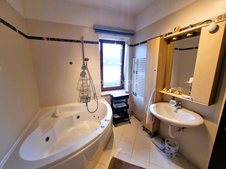 Vila cu piscina - 13