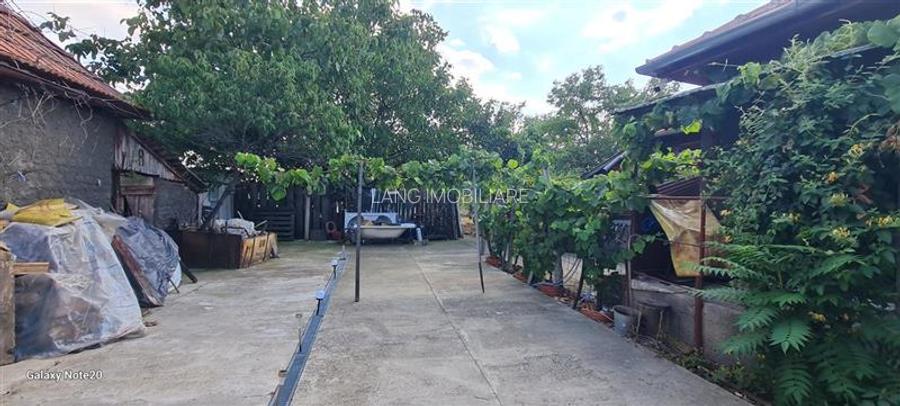 CASA PE COLT IN SIRIA CU TEREN MARE - 3