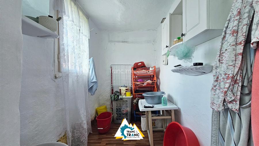 Casă cu 2 camere în stil tradițional, în Iratoșu - 15