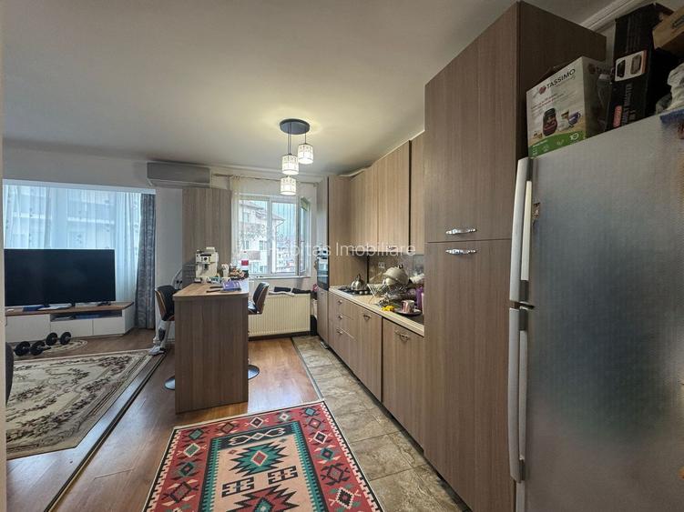 Apartament 3 camere, 70 mp cu parcare, et3, Str Florilor - Floresti - 9