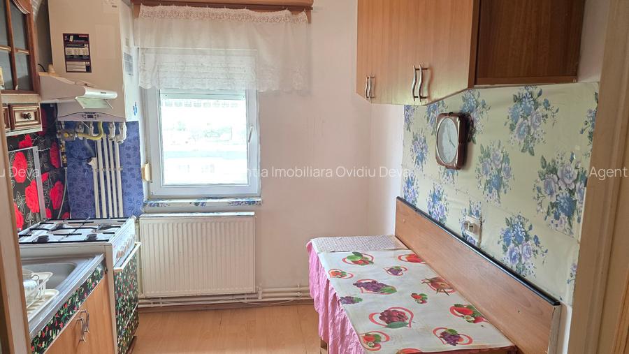 Vand garsoniera decomandata in Deva, zona Eminescu (Micro 15), mobilata - 3
