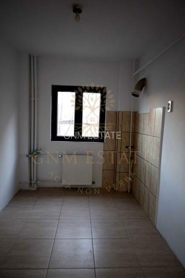 2 Camere Et.1/10 Decomandat An constructie 1980 Metrou Gorjului - 4