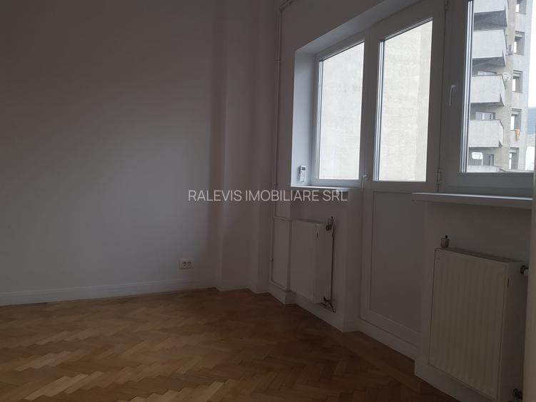 Apartament 3 camere, 2 bai, proaspat renovat, ultracentral, etaj 2, 945 euro - 7