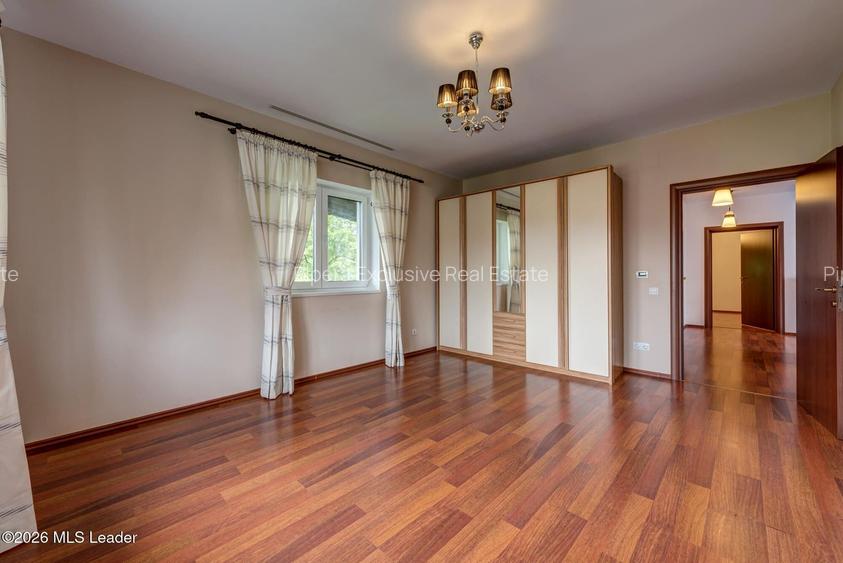 Casă individuală - 860 mp teren, 4 dormitoare si birou - 15