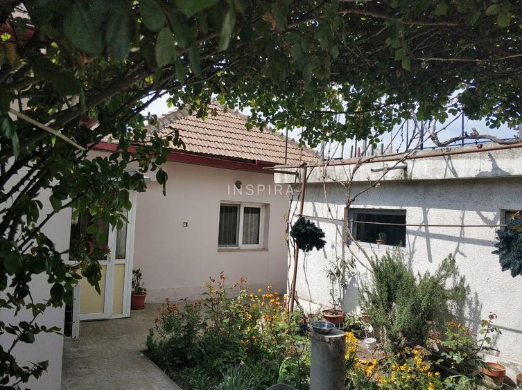 Km 4-5 - Casa renovata, situata in centrul cartierului - 15