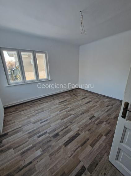 Vanzare casa 3 camere  din caramida presa renovata si teren arabil 1091mp  - 4