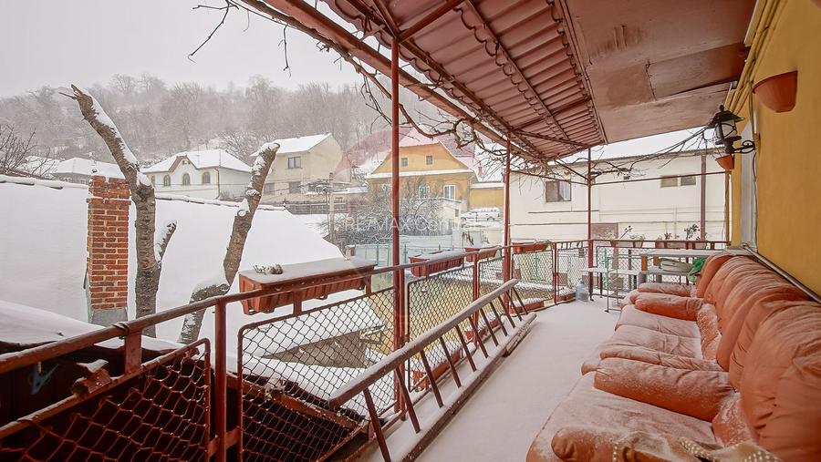 Proprietate cu 2 apartamente și garaj, Schei - 9