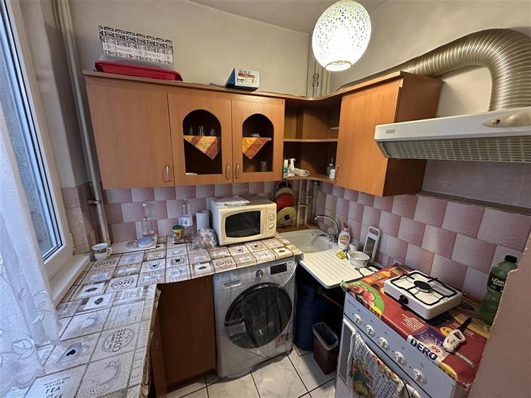 Apartament 2 camere semidecomandat, velenta