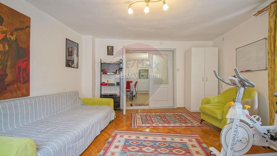 CASĂ INDIVIDUALĂ ÎN SCHEI    STRADA PIATRA MARE - 7