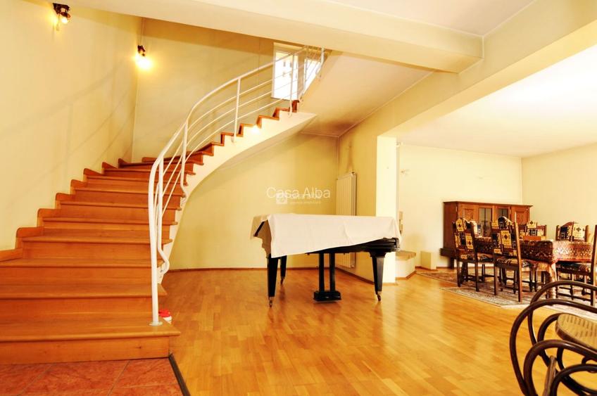 Centru, proprietate Parter + Etaj + Mansarda, disponibila imediat - 2