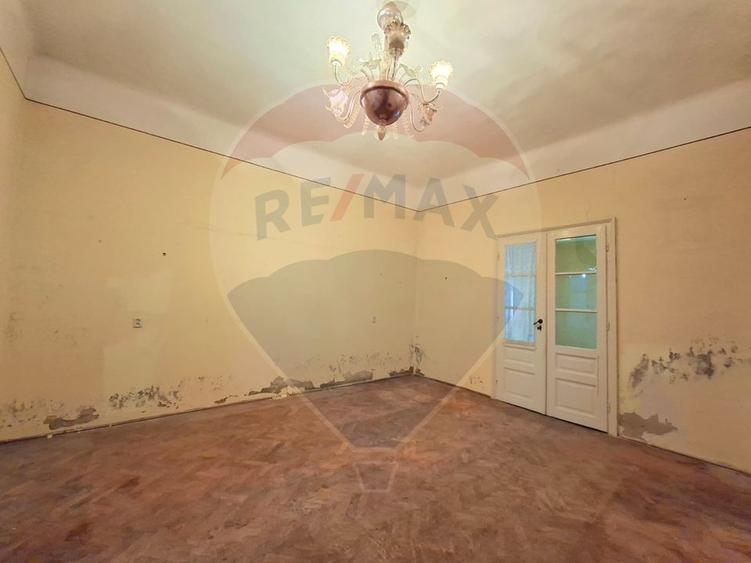 Proprietate centrală Arad, cotă teren mare, acces auto